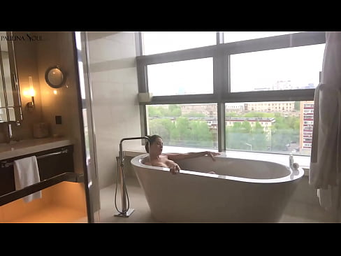 ❤️ Ogromna bejba strastno drka svojo pičko v kopalnici ❤️❌ Porno na sl.redpornpictures.ru ❌️