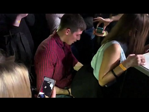 ❤️ Pravi seks v ruskem nočnem klubu. 18-letno rusko dekle v anusu in vagini zajebano v nočnem klubu ❤️❌ Porno na sl.redpornpictures.ru ❌️